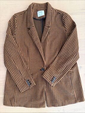 Old Navy Women’s Tan and Black Houndstooth Blazer. Stretchy and Soft.